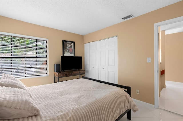 602 Lincoln Ct Unit 602, Deerfield Beach, FL 33442 - bedroom with a closet, light tile patterned floors, and a textured ceiling