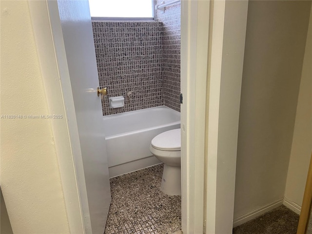 18707 NE 14th Ave Unit 638, Miami, FL 33179 - bathroom with toilet and shower / bathtub combination
