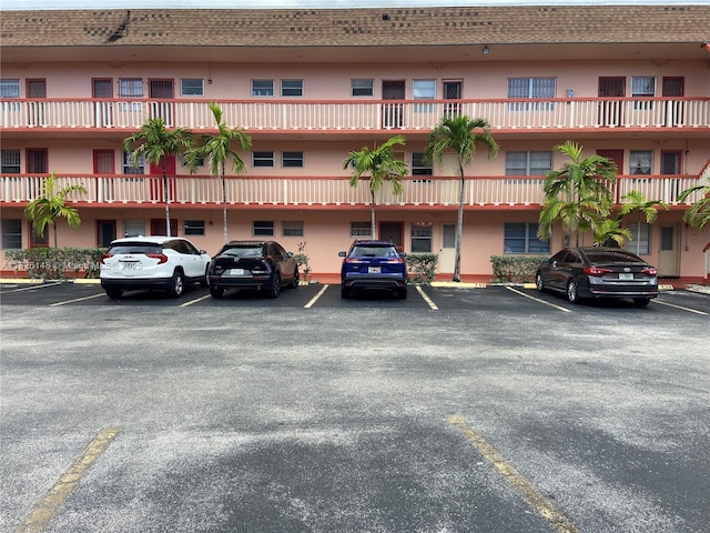 18707 NE 14th Ave Unit 638, Miami, FL 33179 - view of property featuring uncovered parking