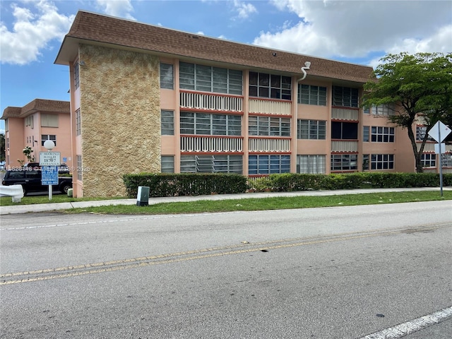 18707 NE 14th Ave Unit 638, Miami, FL 33179 - view of building exterior