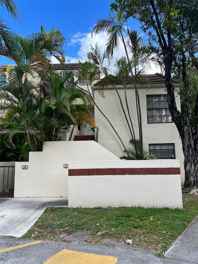12922 SW 88th Ter Unit B-206, Miami, FL 33186 - view of side of home with a fenced front yard and stucco siding