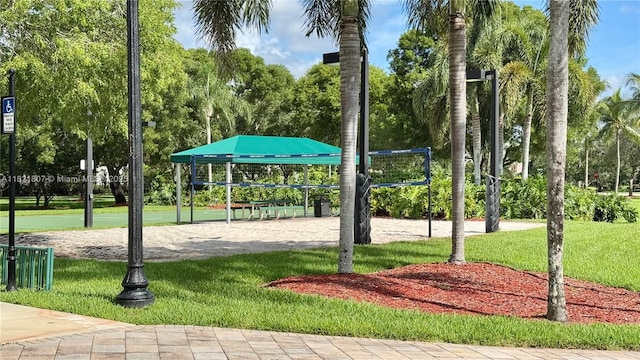 12608 S Stonebrook Cir, Davie, FL 33330 - surrounding community featuring a yard and view of wooded area