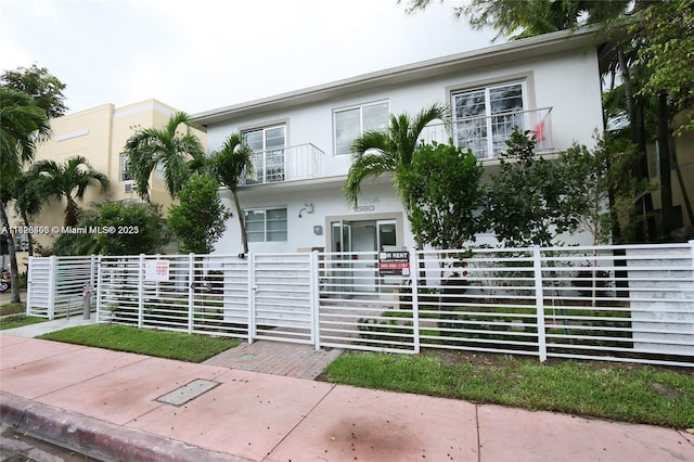 1560 Meridian Ave Unit 206, Miami Beach, FL 33139 - view of front of house featuring stucco siding and a fenced front yard