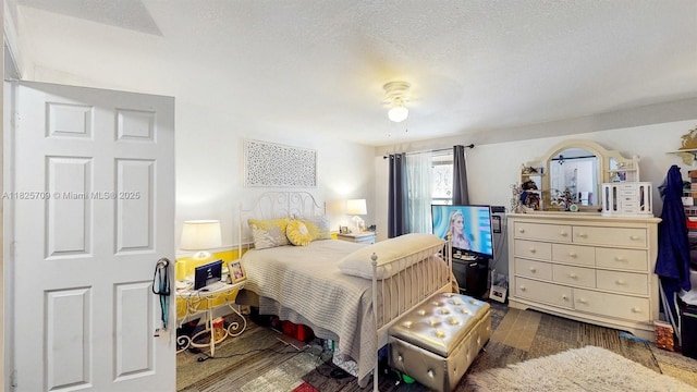 5637 SW 40th St, West Park, FL 33023 - bedroom featuring a textured ceiling