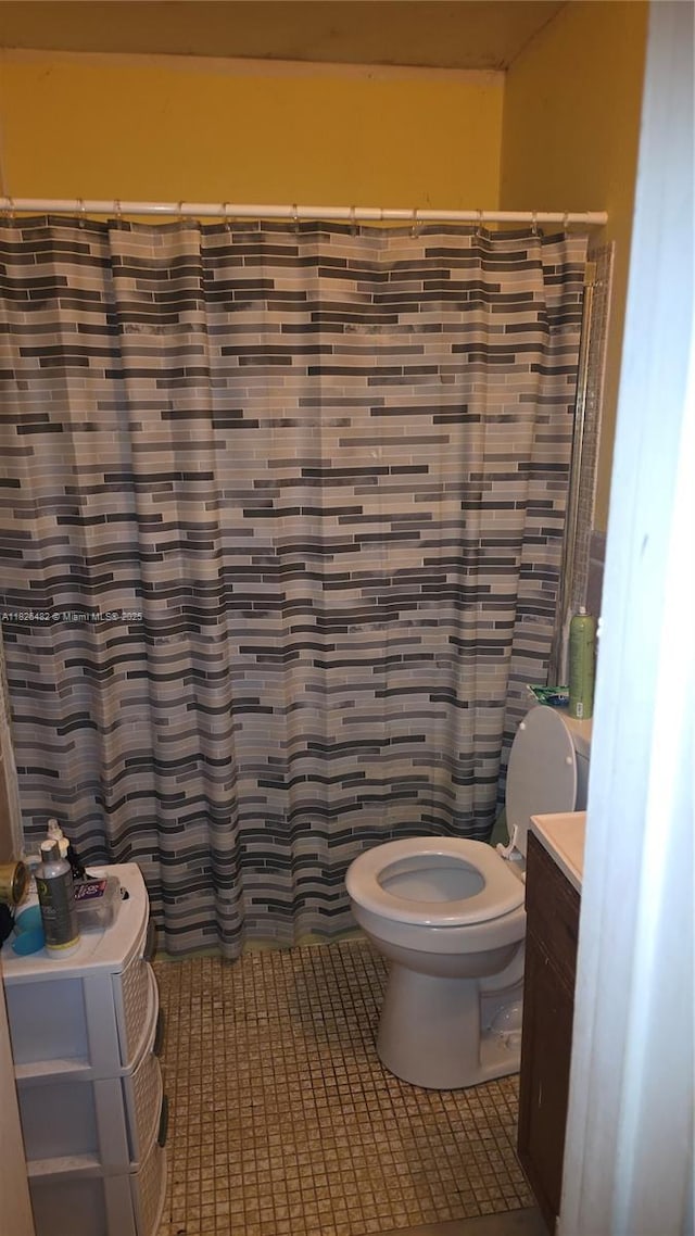 9723 SW 3rd St, Boca Raton, FL 33428 - full bath featuring vanity, a shower with shower curtain, and tile patterned floors
