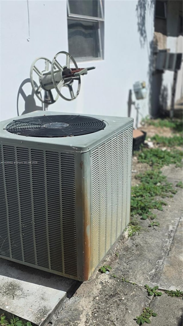 9723 SW 3rd St, Boca Raton, FL 33428 - exterior view of a central AC unit