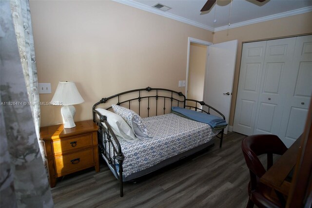 8443 Garden Gate Pl, Boca Raton, FL 33433 - bedroom featuring wood finished floors, crown molding, a closet, and ceiling fan