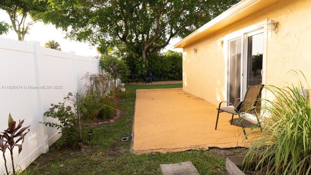 8443 Garden Gate Pl, Boca Raton, FL 33433 - view of yard featuring a patio
