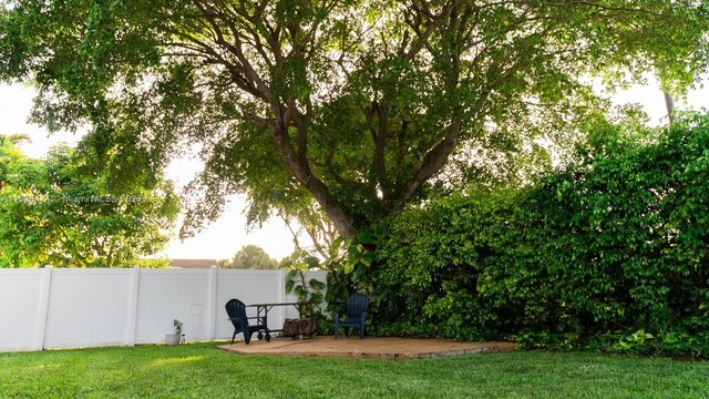 8443 Garden Gate Pl, Boca Raton, FL 33433 - view of yard featuring a patio area