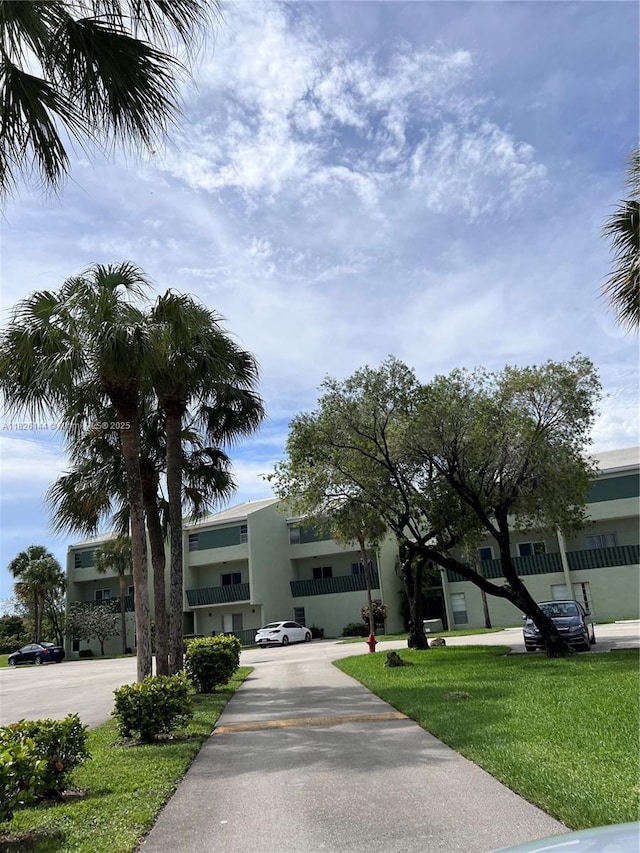 8917 NW 28th Dr Unit C-51, Coral Springs, FL 33065 - view of front of home with stucco siding and a front lawn