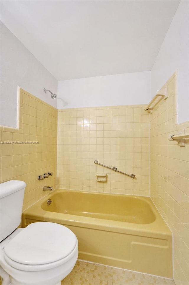 2106 NE 56th Ct Unit 108, Fort Lauderdale, FL 33308 - full bathroom with tile walls and shower / washtub combination