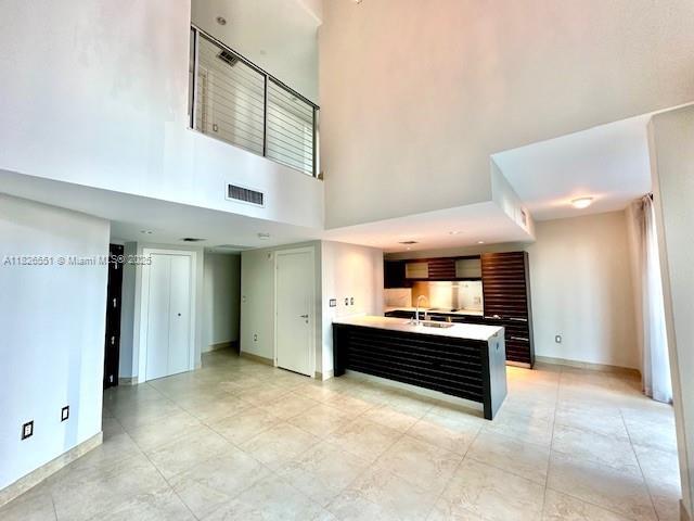 200 Biscayne Boulevard Way Unit 701, Miami, FL 33131 - unfurnished living room featuring a sink and a high ceiling