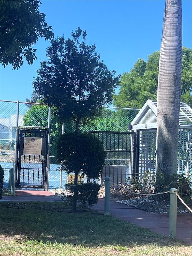 15 Crossings Cir Unit F, Boynton Beach, FL 33435 - view of yard with a gate