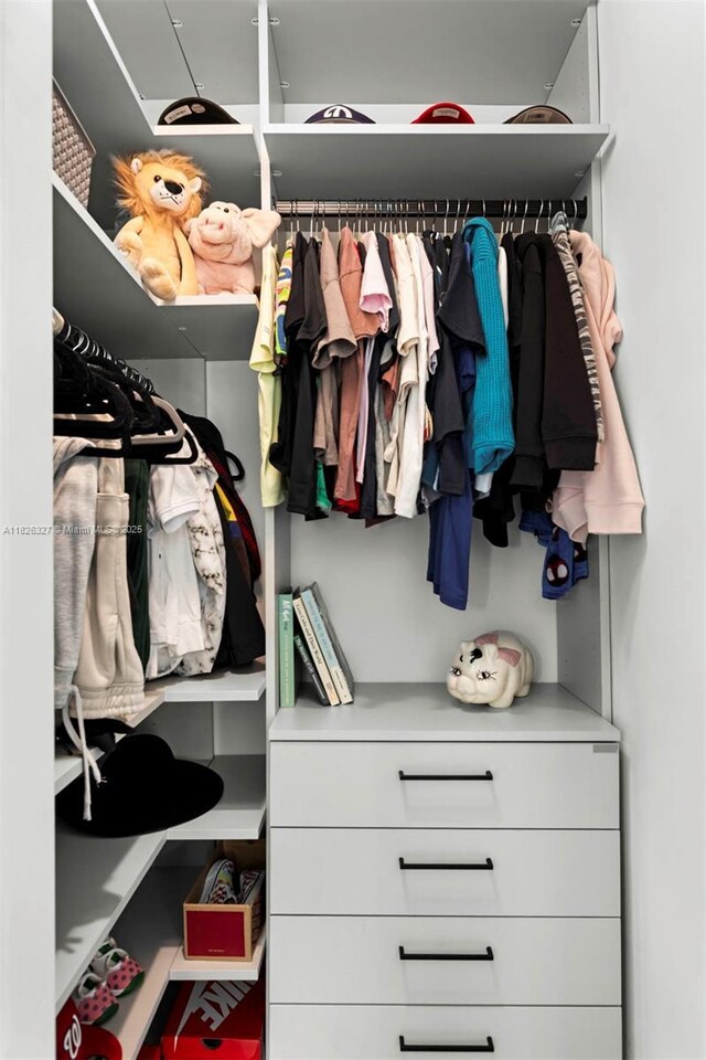 600 NE 55th Ter, Miami, FL 33137 - view of closet