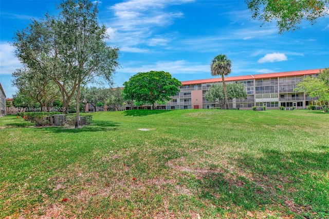 13355 SW 9th Ct Unit 413H, Pembroke Pines, FL 33027 - view of grassy yard