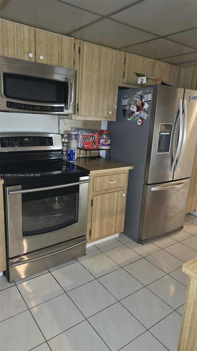 20441 NE 30th Ave Unit 114-9, Aventura, FL 33180 - kitchen with appliances with stainless steel finishes, light tile patterned floors, and dark countertops