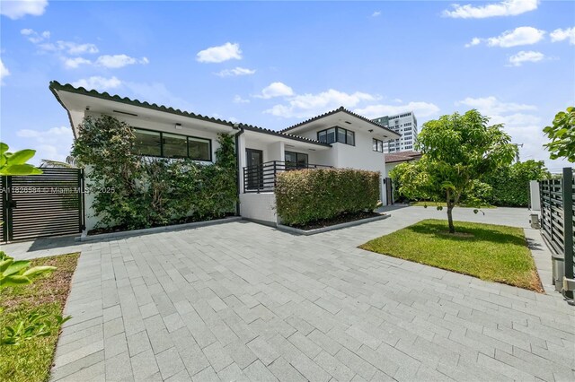 2010 NE 122nd Rd, North Miami, FL 33181 - view of front of house with stucco siding