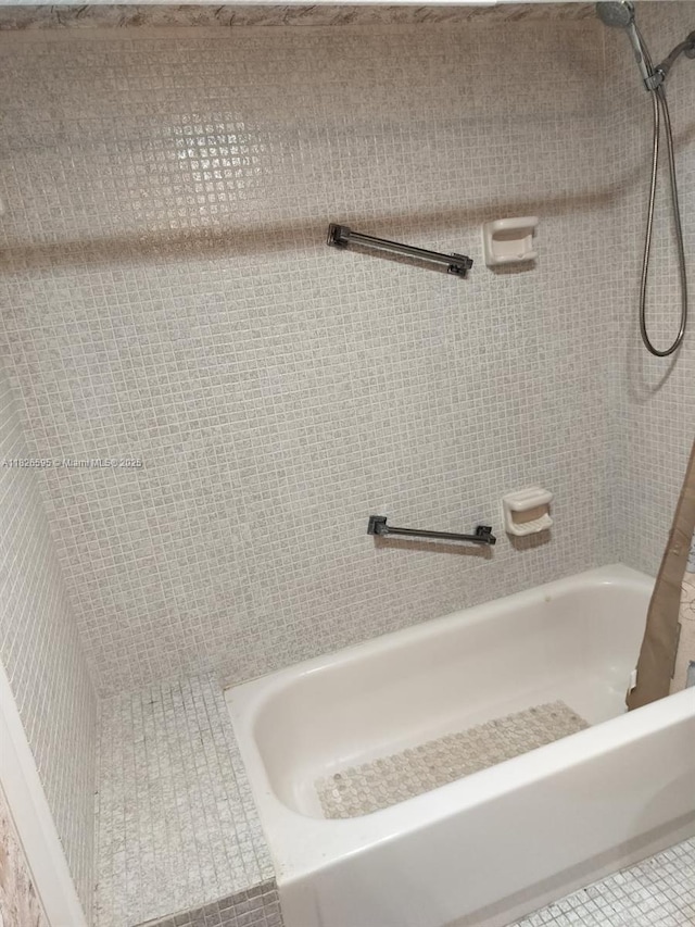 13791 Flora Pl Unit B, Delray Beach, FL 33484 - full bath featuring tiled shower / bath