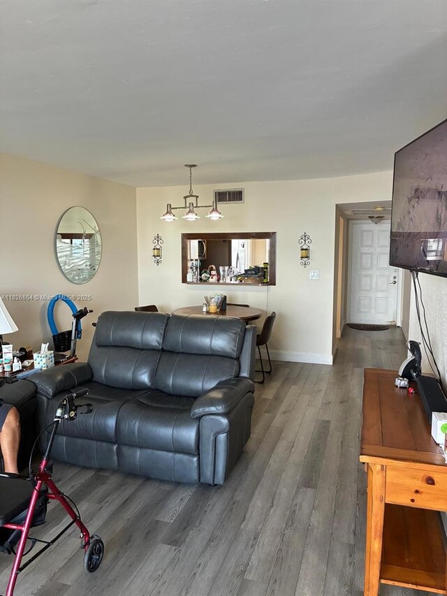 1100 Colony Point Cir Unit 504, Pembroke Pines, FL 33026 - living area featuring wood finished floors and baseboards