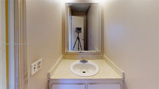 5130 Elmhurst Rd Unit H, West Palm Beach, FL 33417 - bathroom featuring vanity
