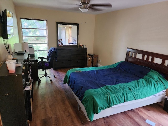6311 NW 71st Ave, Tamarac, FL 33321 - bedroom with wood finished floors, an office area, and a ceiling fan