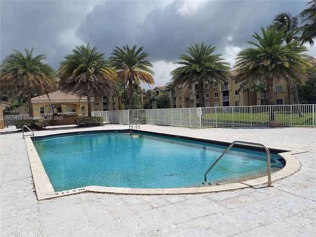 2640 S University Dr Unit 125, Davie, FL 33328 - community pool with a patio area