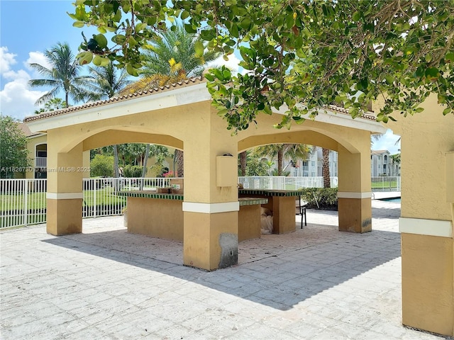 2640 S University Dr Unit 125, Davie, FL 33328 - surrounding community featuring a patio