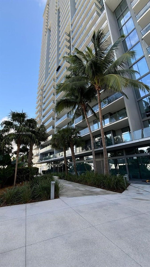 68 SE 6th St Unit 2804, Miami, FL 33131 - view of building exterior