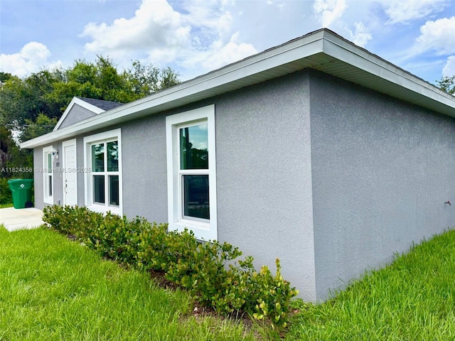 5029 N Dogwood Cir, La Belle, FL 33935 - view of side of property with stucco siding