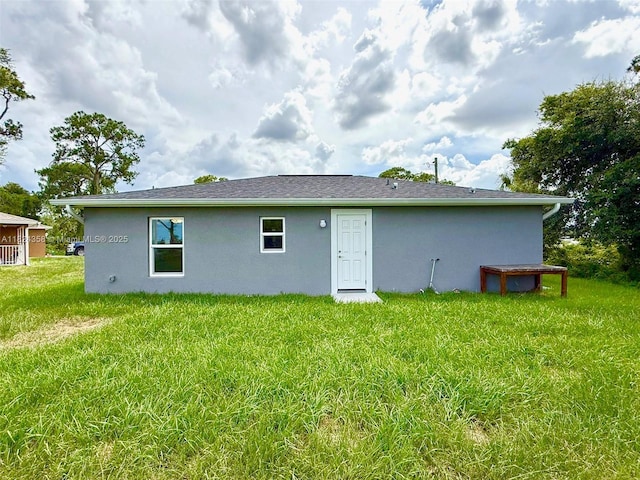 5029 N Dogwood Cir, La Belle, FL 33935 - rear view of property featuring stucco siding and a yard