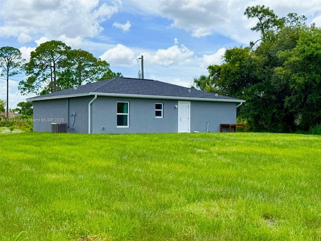 5029 N Dogwood Cir, La Belle, FL 33935 - rear view of house with stucco siding