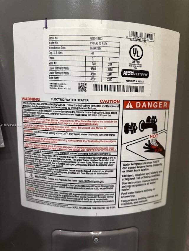 5029 N Dogwood Cir, La Belle, FL 33935 - detailed view of water heater