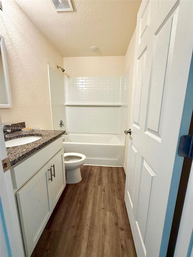 5029 N Dogwood Cir, La Belle, FL 33935 - full bath featuring vanity, a textured ceiling, wood finished floors, shower / tub combination, and a textured wall