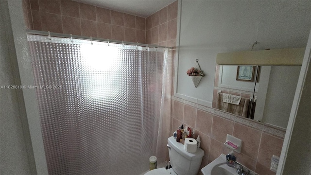 3640 SW 13th St, Miami, FL 33145 - full bath featuring curtained shower and tile walls