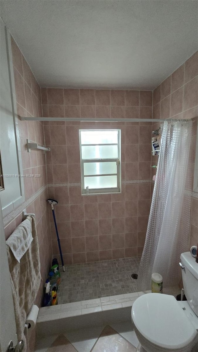 3640 SW 13th St, Miami, FL 33145 - full bath featuring tiled shower and toilet