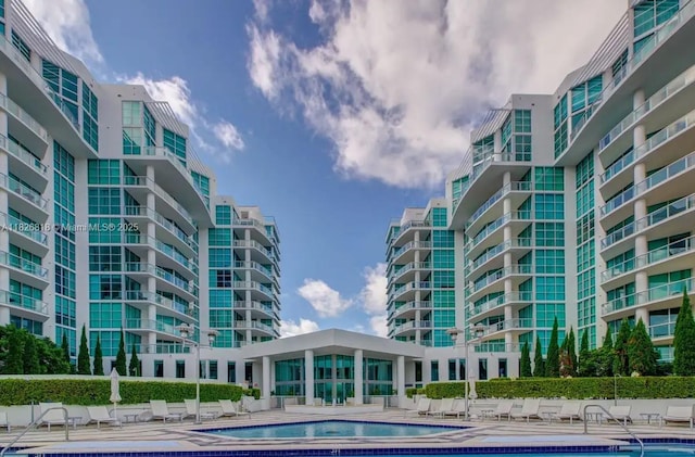 3131 NE 188th St Unit 2-605, Aventura, FL 33180 - view of community pool