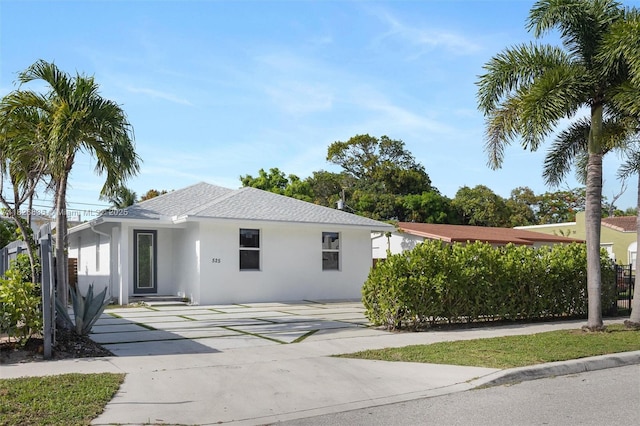 525 El Prado, West Palm Beach, FL 33405 - ranch-style home with stucco siding and concrete driveway