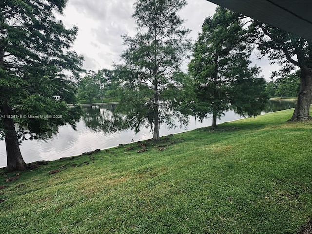 3125 Stonewater Dr Lakeland Fl, Lakeland Fl, FL 33803 - view of green lawn with a water view