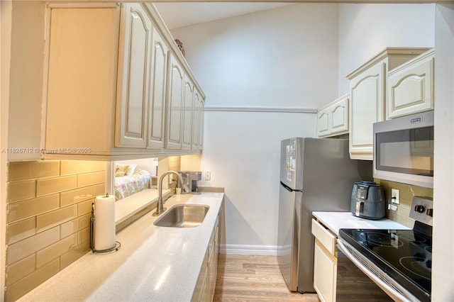 6286 Chasewood Dr Unit G, Jupiter, FL 33458 - kitchen featuring stainless steel appliances, tasteful backsplash, light countertops, and light wood-type flooring