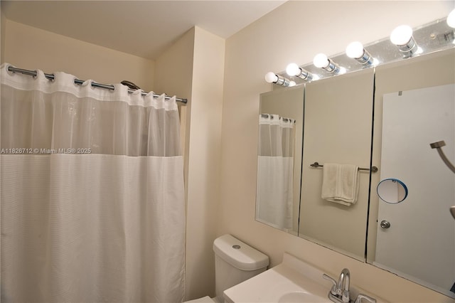 6286 Chasewood Dr Unit G, Jupiter, FL 33458 - bathroom featuring vanity and curtained shower