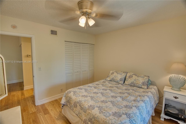 6286 Chasewood Dr Unit G, Jupiter, FL 33458 - bedroom featuring light wood-type flooring, a closet, a ceiling fan, and a textured ceiling