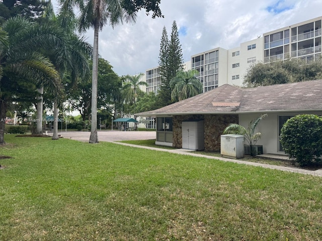 900 NE 12th Ave Unit 302, Hallandale Beach, FL 33009 - view of property's community featuring a lawn