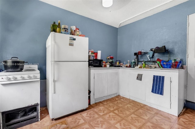 1616 SW 9th St, Fort Lauderdale, FL 33312 - kitchen featuring white appliances