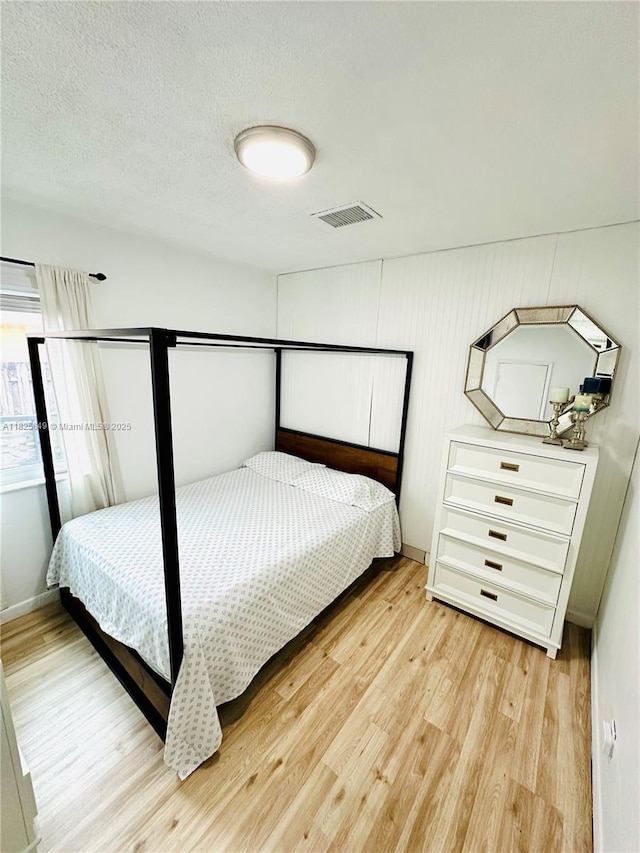 305 SW 24th Ave, Fort Lauderdale, FL 33312 - bedroom featuring light wood-type flooring and a textured ceiling