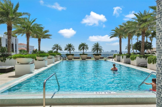 600 NE 27th St Unit 1105, Miami, FL 33137 - view of community pool