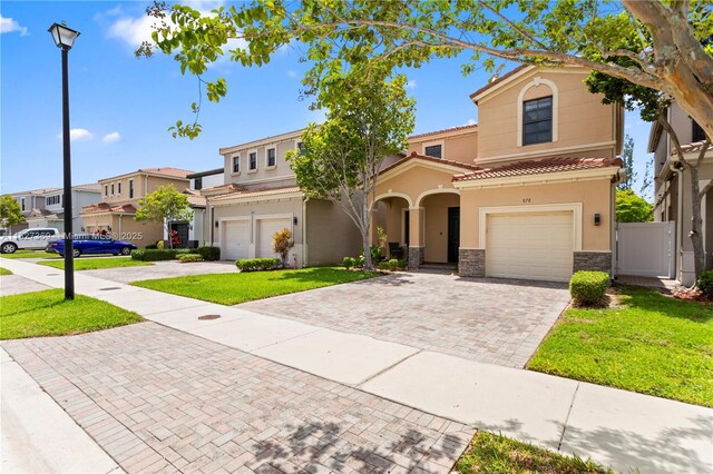 878 NE 191st St, Miami, FL 33179 - photo 1