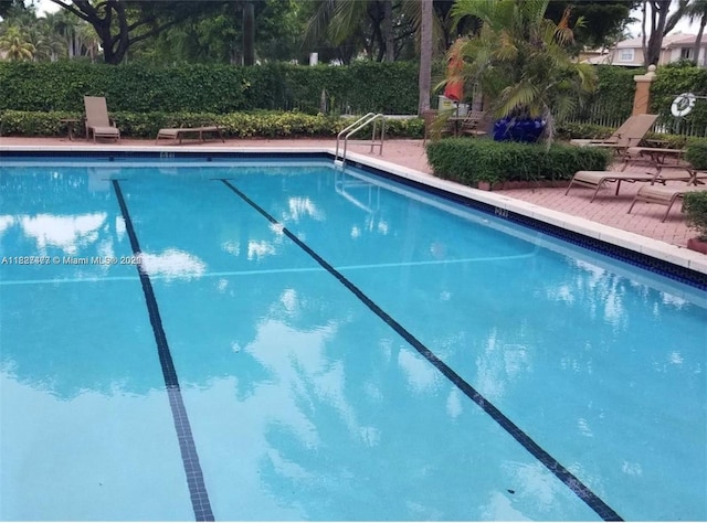 11479 NW 60th Ter Unit 372, Doral, FL 33178 - community pool with a patio area