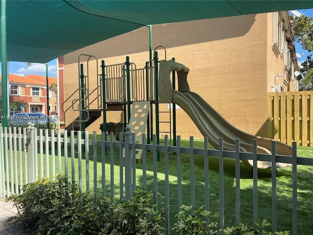 11479 NW 60th Ter Unit 372, Doral, FL 33178 - view of communal playground