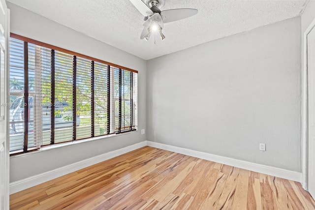 20155 E Oakmont Cir, Hialeah, FL 33015 - spare room with wood finished floors, a textured ceiling, and ceiling fan