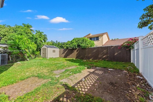 20155 E Oakmont Cir, Hialeah, FL 33015 - fenced backyard with a storage unit